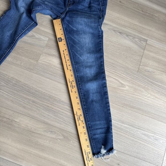 KANCAN distressed Blue jeans Size 5 / 26‎ Style #VBK1437A Cut #30728 - Picture 6 of 11